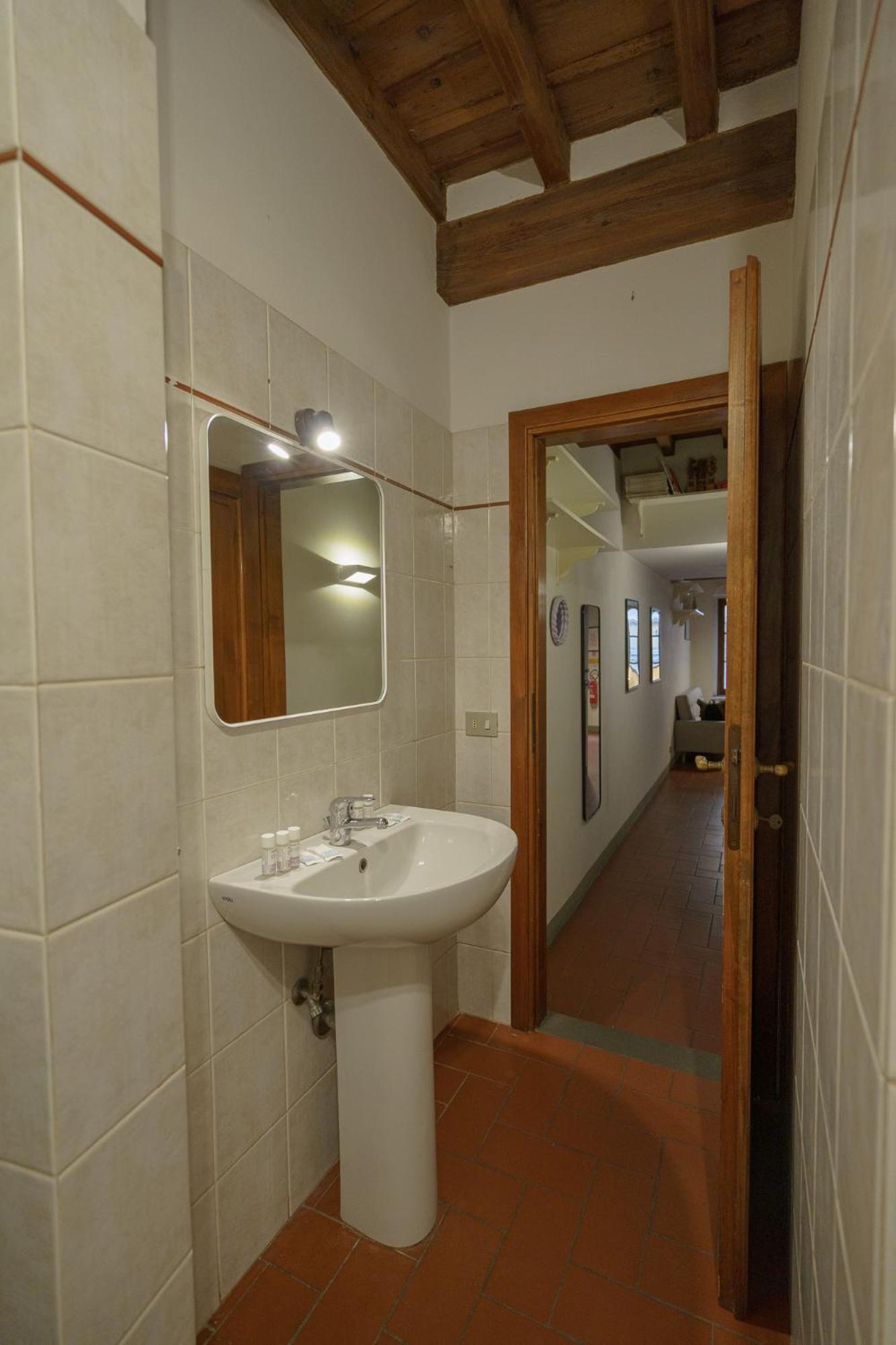 Traditional Florentine 1br Close To Piazza Santa Croce Apartment *