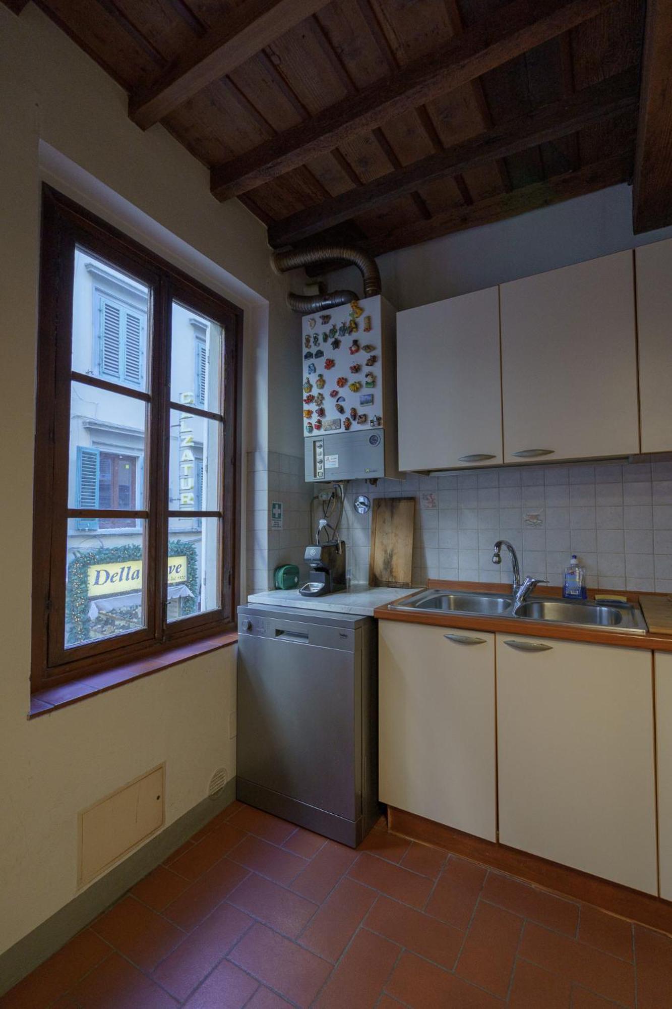 Traditional Florentine 1br Close To Piazza Santa Croce Apartment